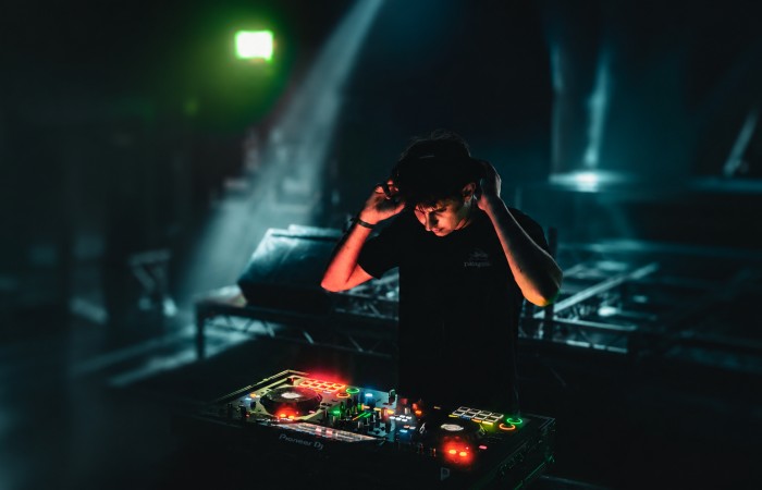 Djs.